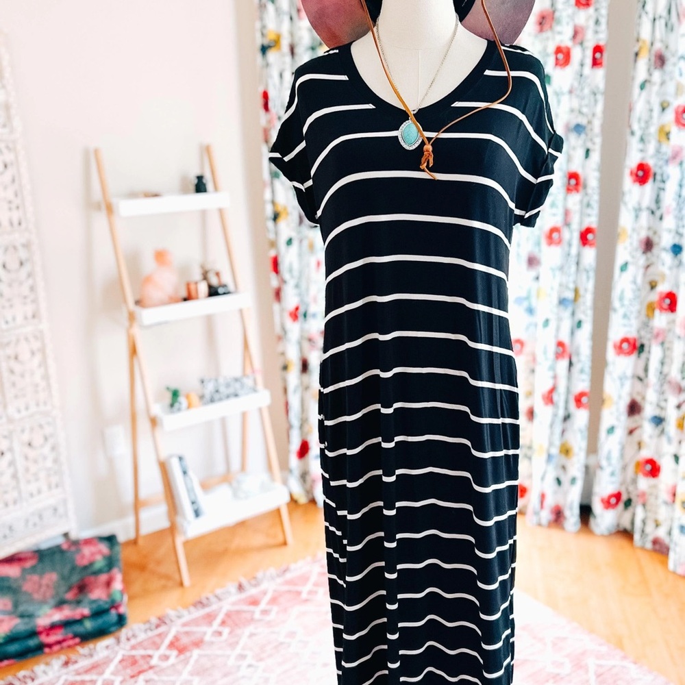 Sonja Betra XL Black and White Striped V-Neck Maxi Dress